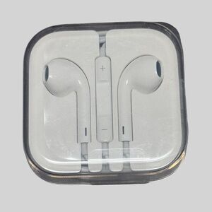 NWT Apple White EarPods with Remote and Mic